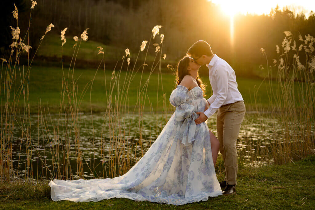 Photographie instant vivant coucher de soleil couple cinematique romantique (1) - Aurélie Stavinga photographe Grenoble Voiron