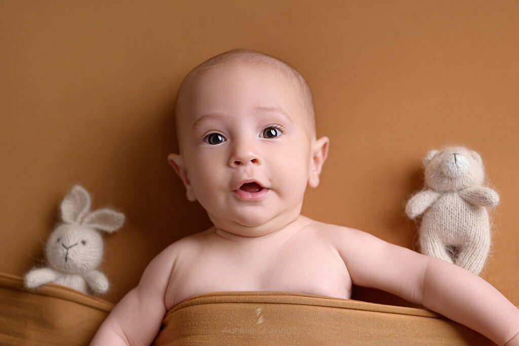 Photographe bebe trois mois bourgoin jallieu quatre patte - Aurélie Stavinga photographe Grenoble Voiron