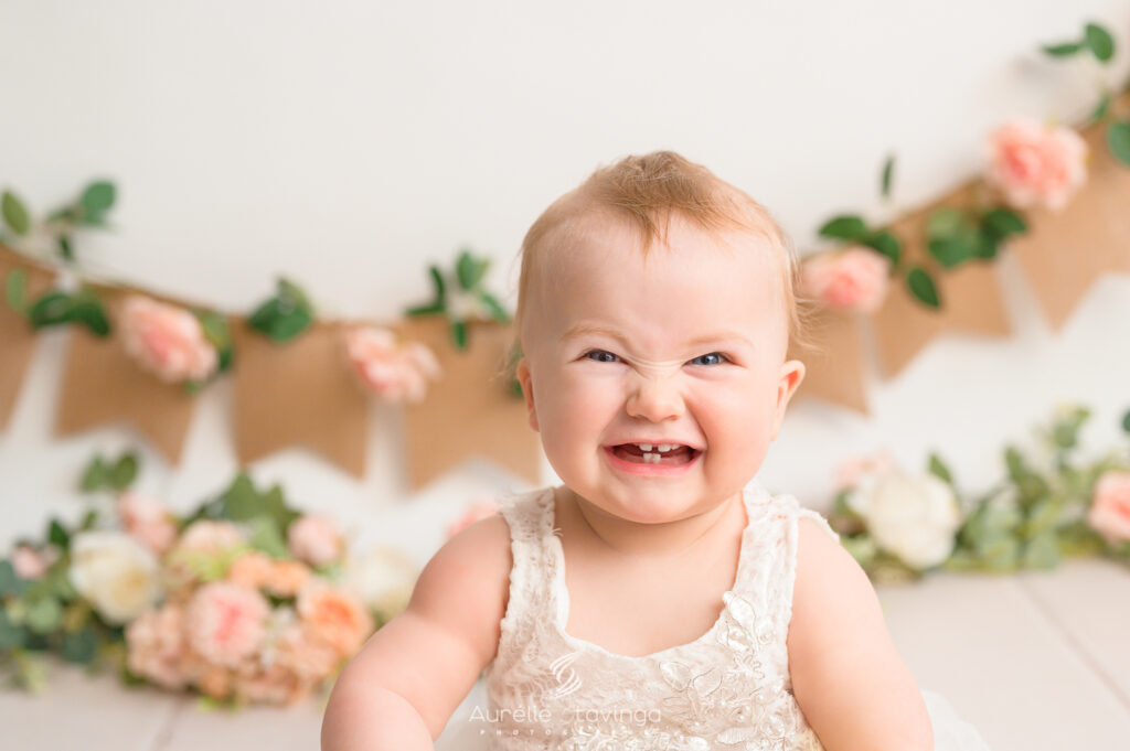 Shooting photo bebe un an portrait sourire dents chambery - Aurélie Stavinga photographe Grenoble Voiron