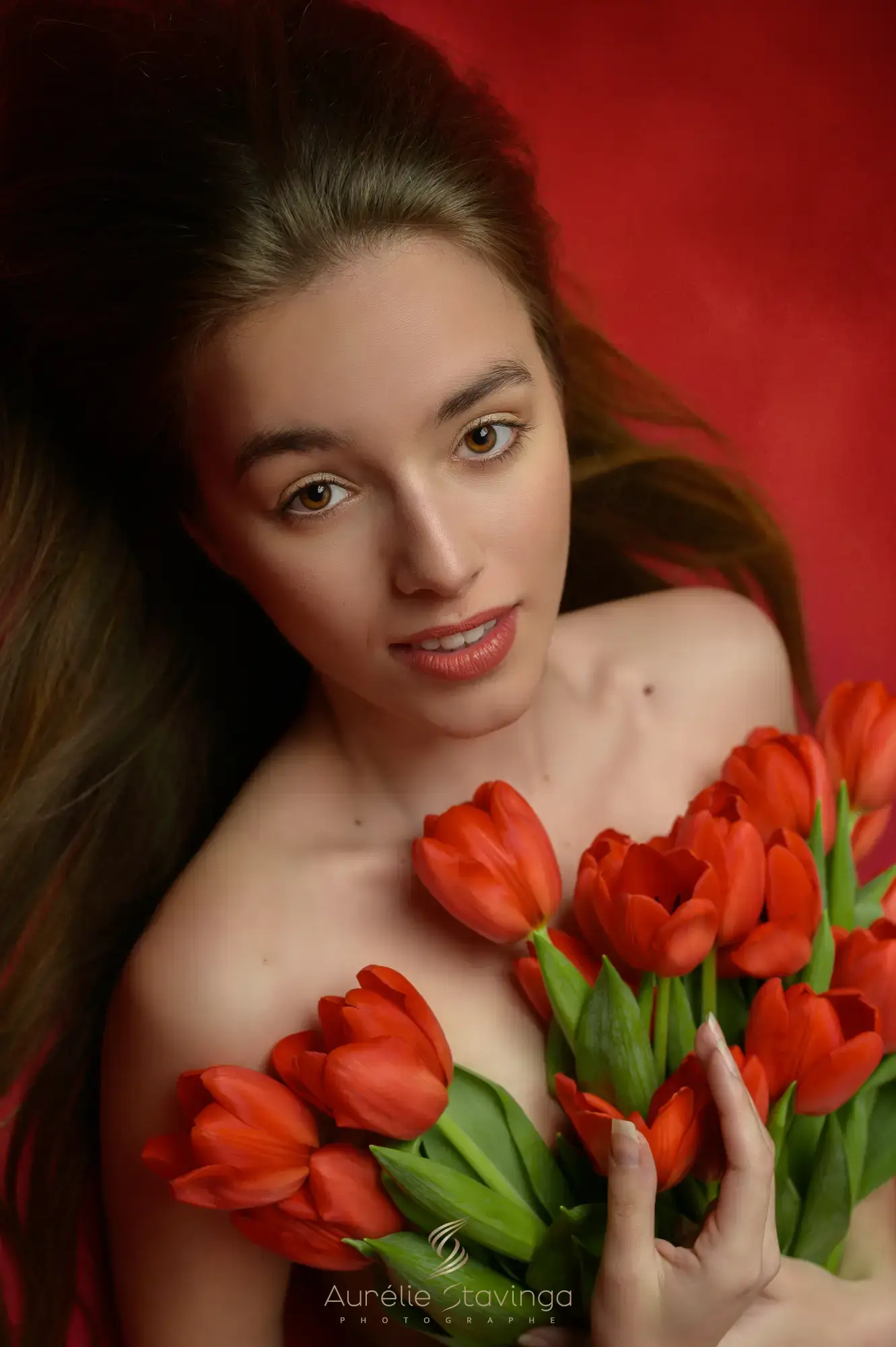 2024 OCéane Shooting Tulipes rouges - Aurélie Stavinga photographe Grenoble Voiron